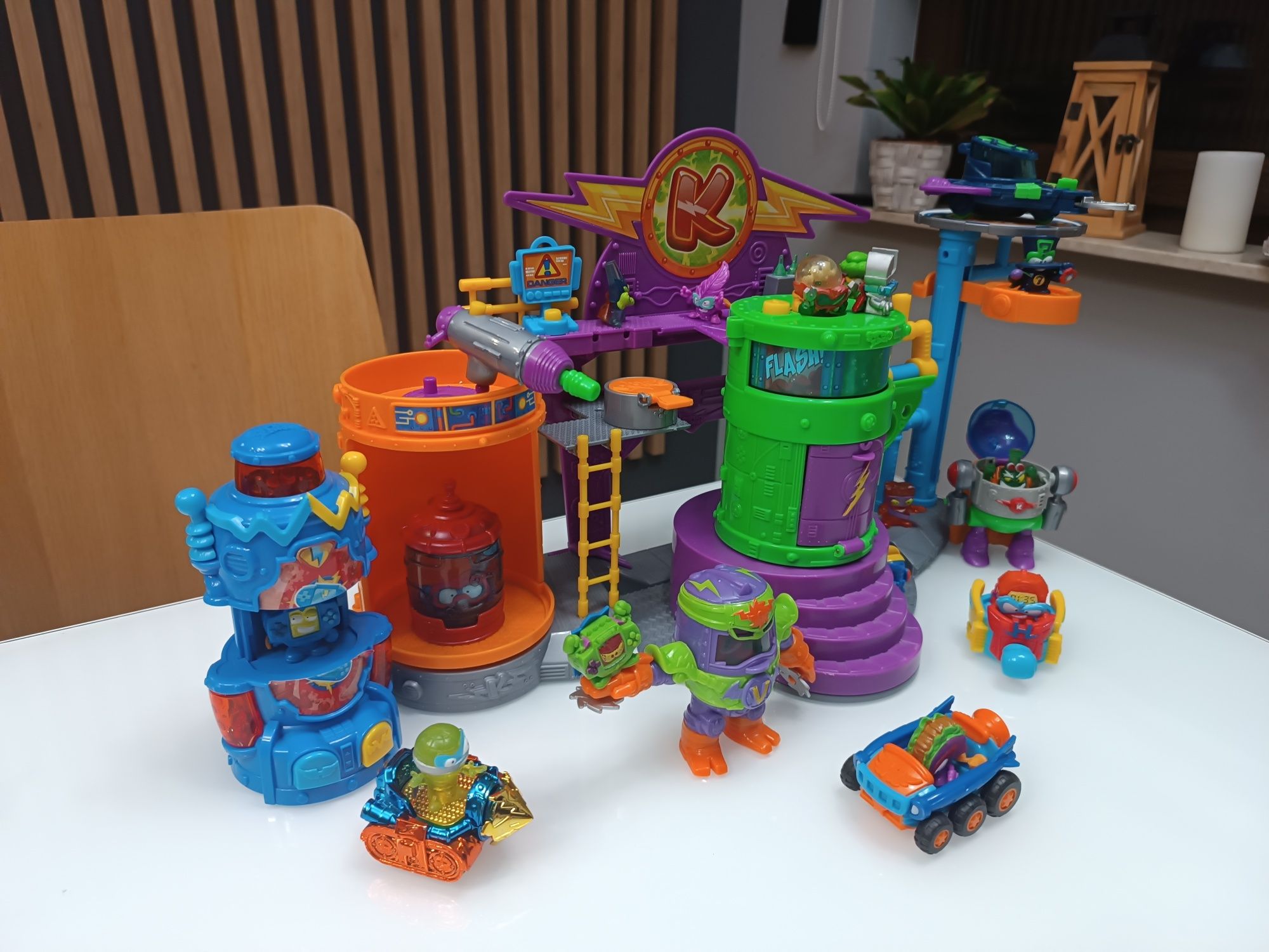 MEGA Zestaw SuperZings 100+ elementów! Figurki, Bazy, Pojazdy, Roboty