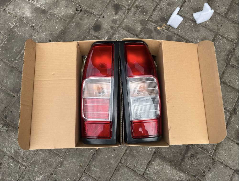 Задні фонарі Nissan Navara D22 1998-2005