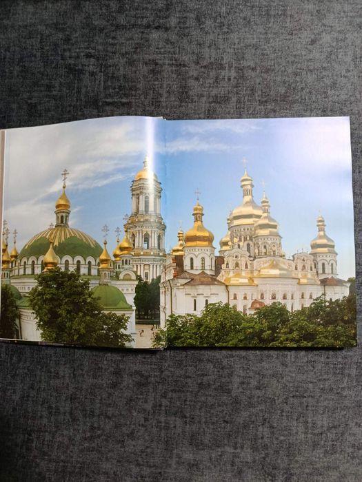 І монастир той подібний небу