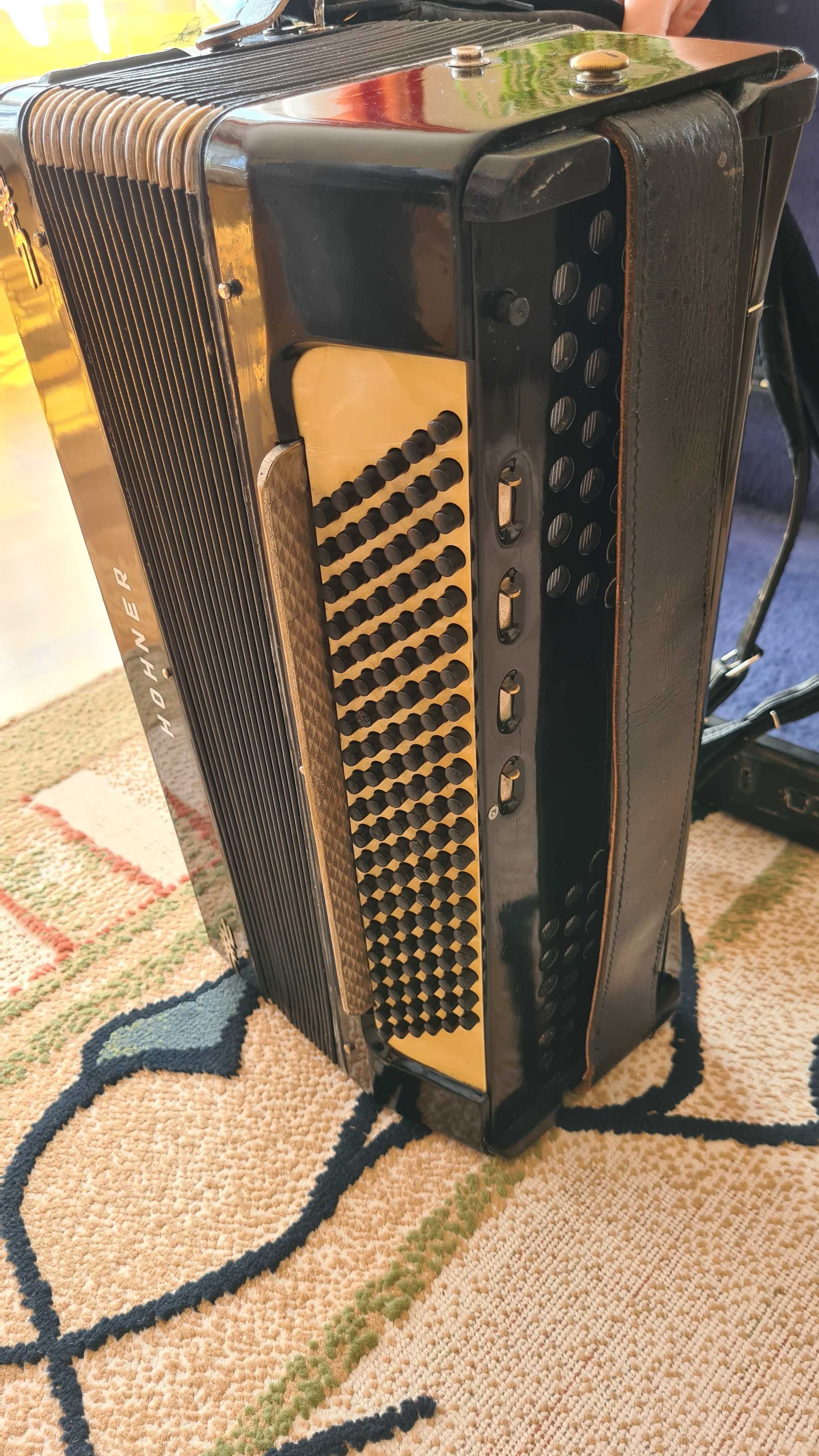 Akordeon Hohner Tango V CS 120 basów