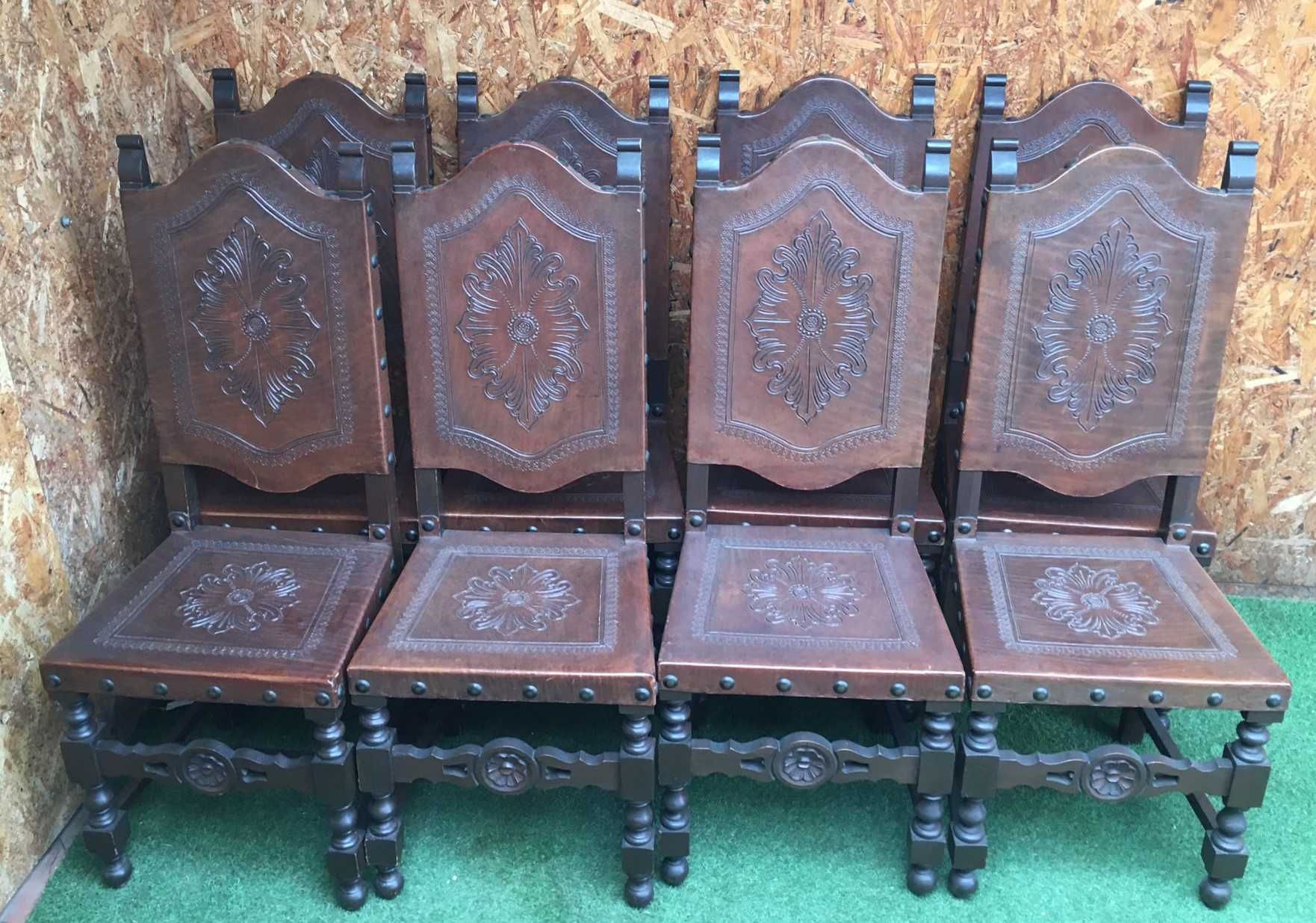 Cadeiras antigas, oito unidades