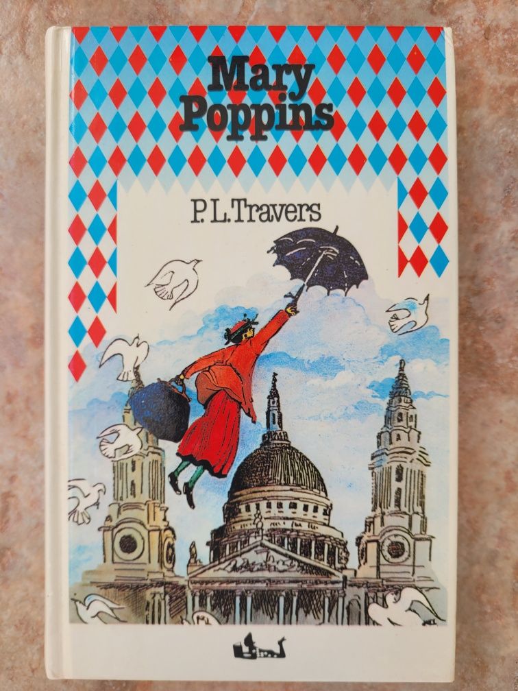 Livro juvenil da Mary Poppins