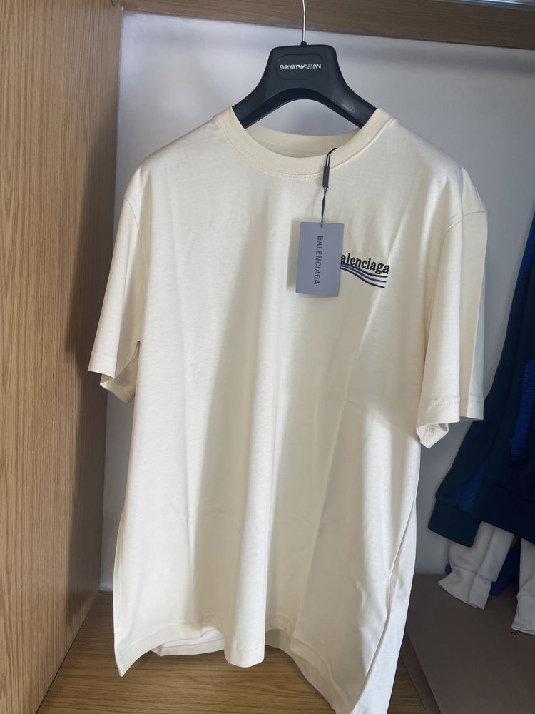 T-shirt oversized Balenciaga bege tamanho L Negociavel