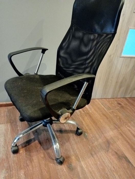 Fotel biurowy czarny