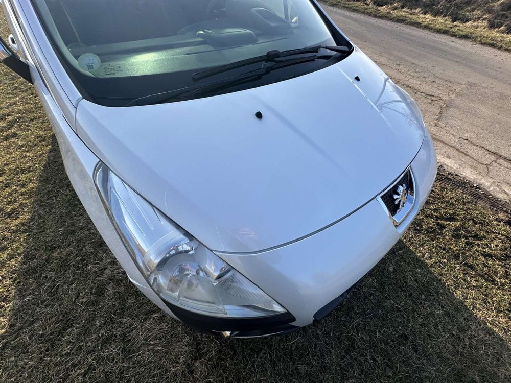 Розборка Пежо 3008, 5008 Peugeot запчастини бампер капот крило бампер