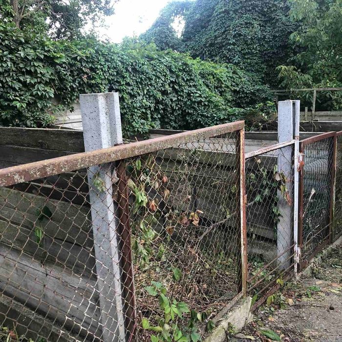 Продам ділянку зі старим будинком, центр міста