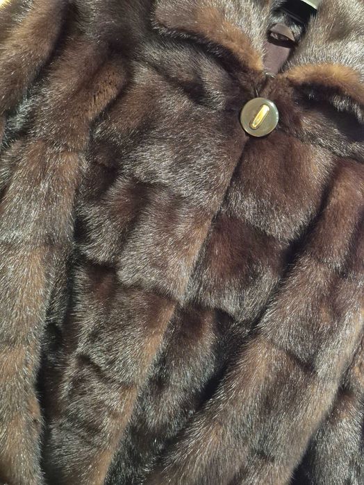 Продам норкову шубку