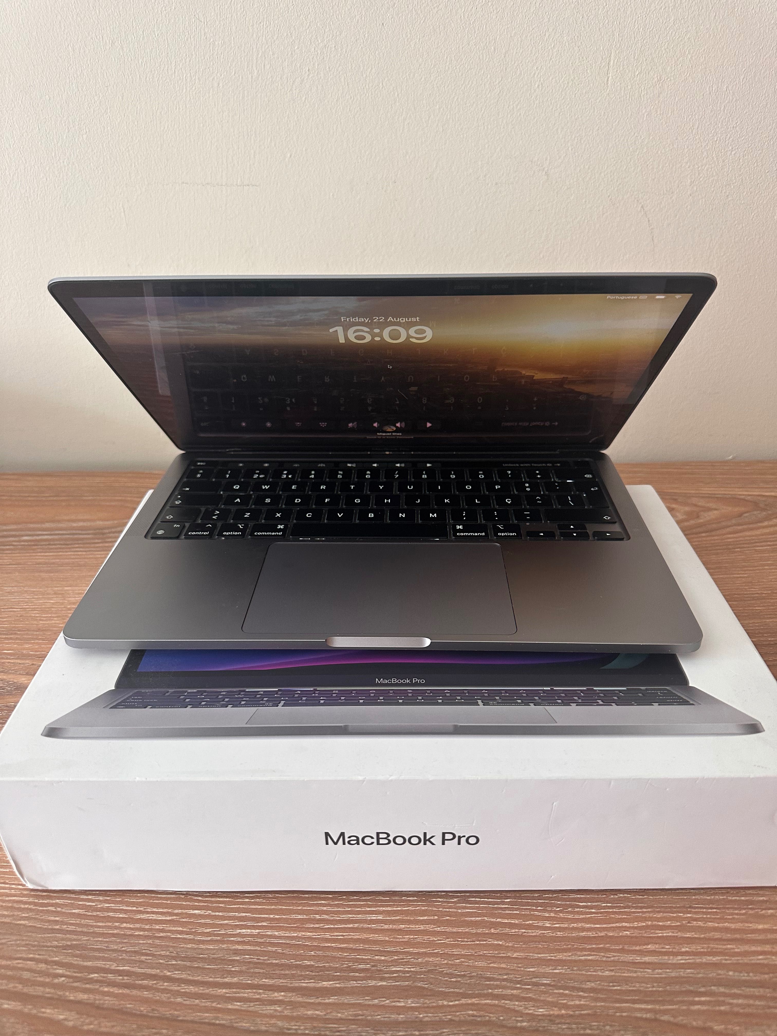 MacBook Pro 13” (M1, 2020) - 16GB RAM, 256GB SSD