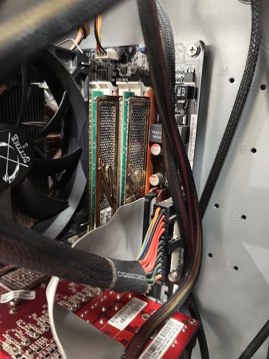 Komputer E8400 DDR3 4GB GTX260 GTS450 Chieftec CX-05 + Chieftec 600W