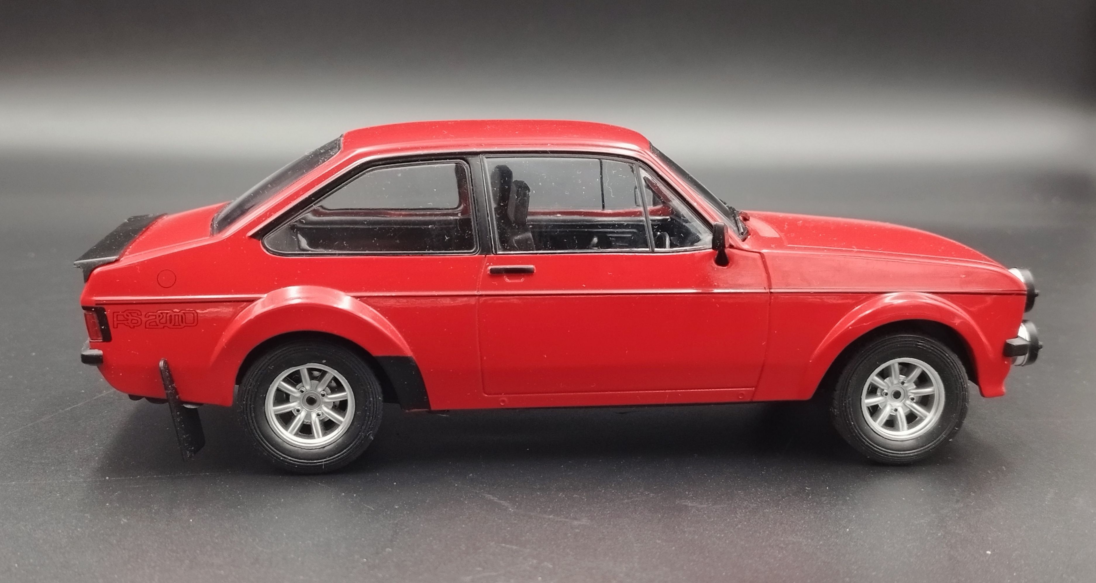 1:18 IXO 1977 Ford Escort MK2 RS 2000 model