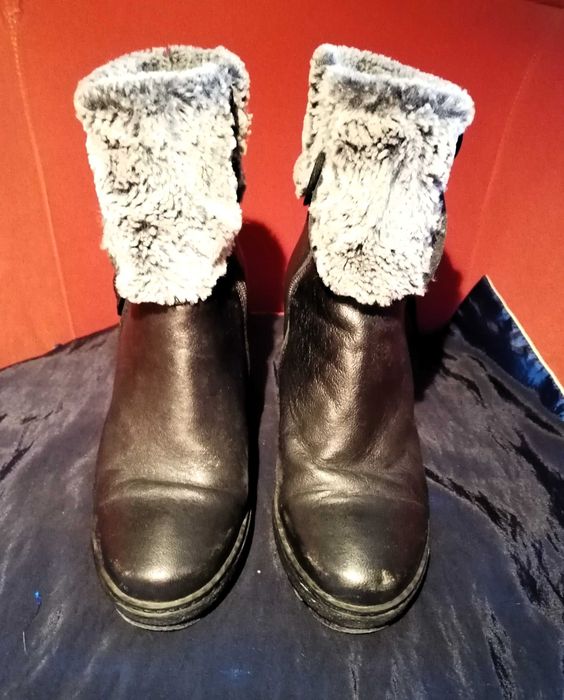 Botins com pêlo para senhora