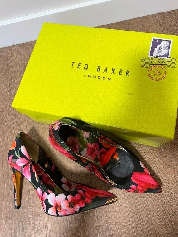 Szpilki Ted Baker