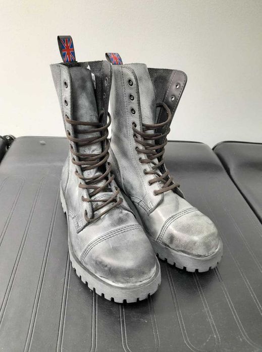 Bota "combat" tamanho 38 ,de cabedal Nevermind NOVA