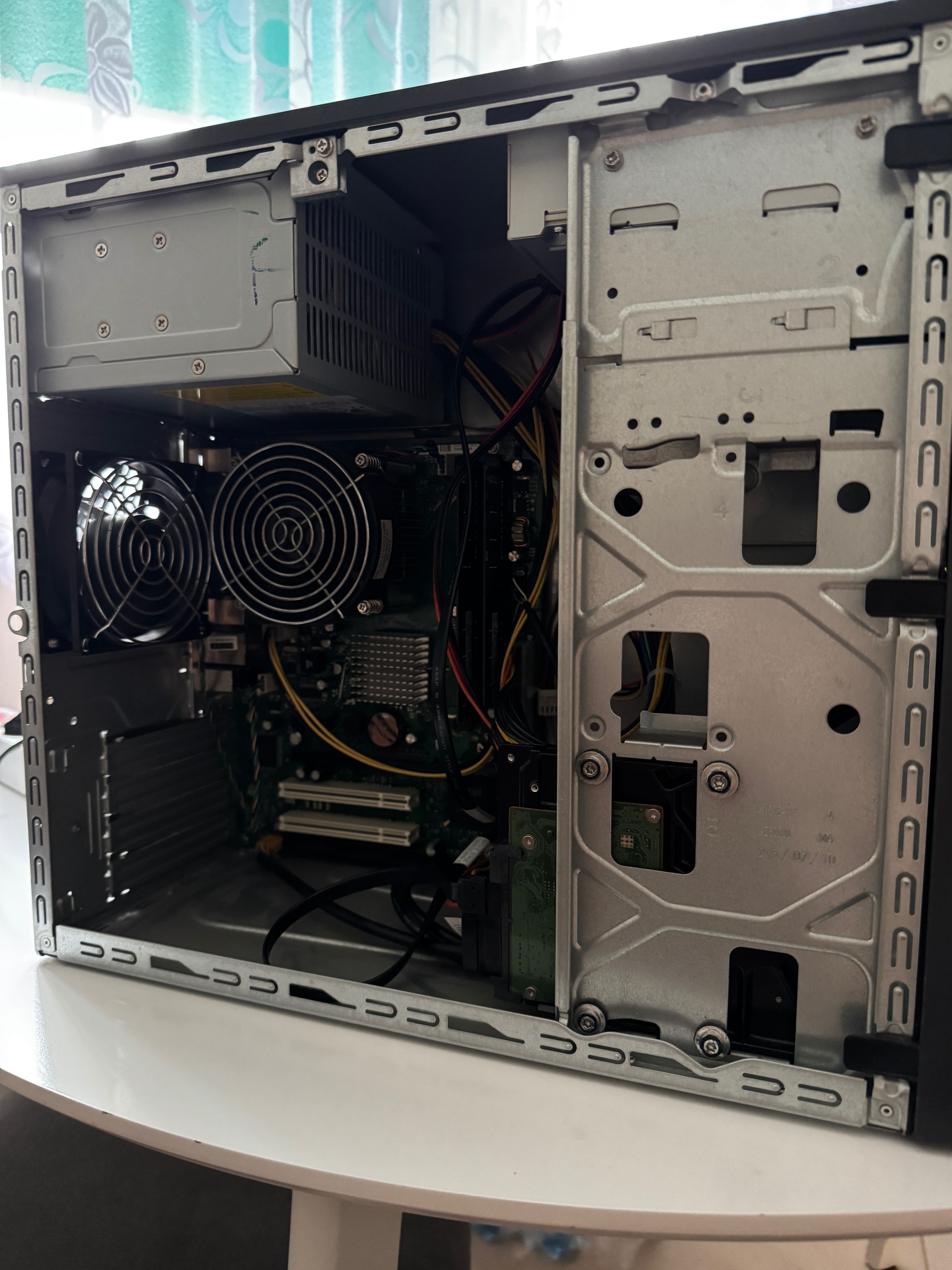 Komputer PC fujitsu esprimo p2560