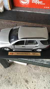 1/18 Mercedes ML 320 carro coleção miniatura Maisto