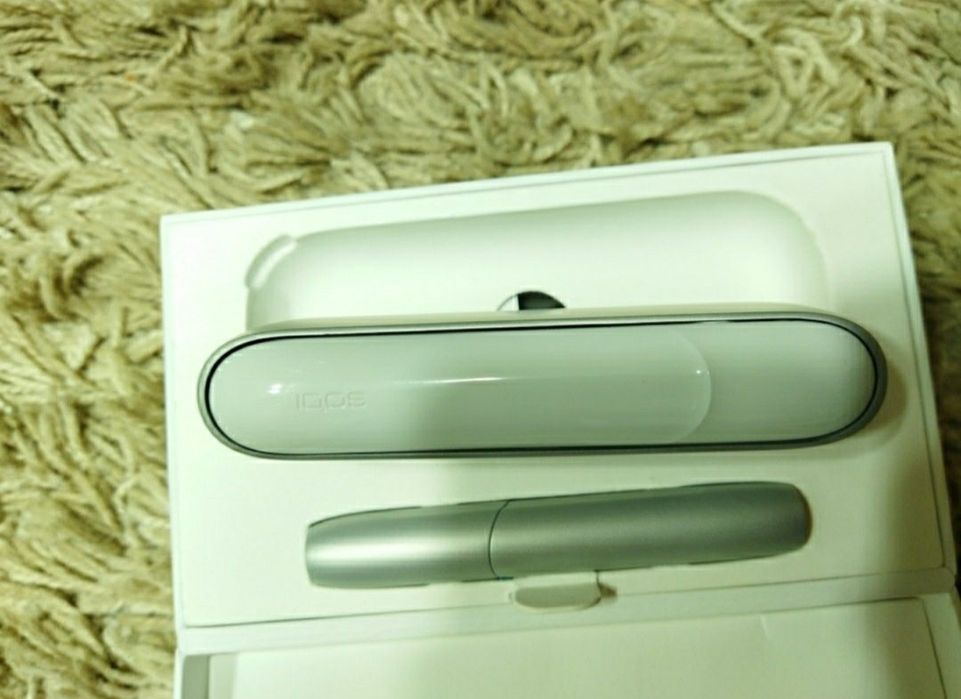 Продам телефон, зарядку, зарядное устройство новое