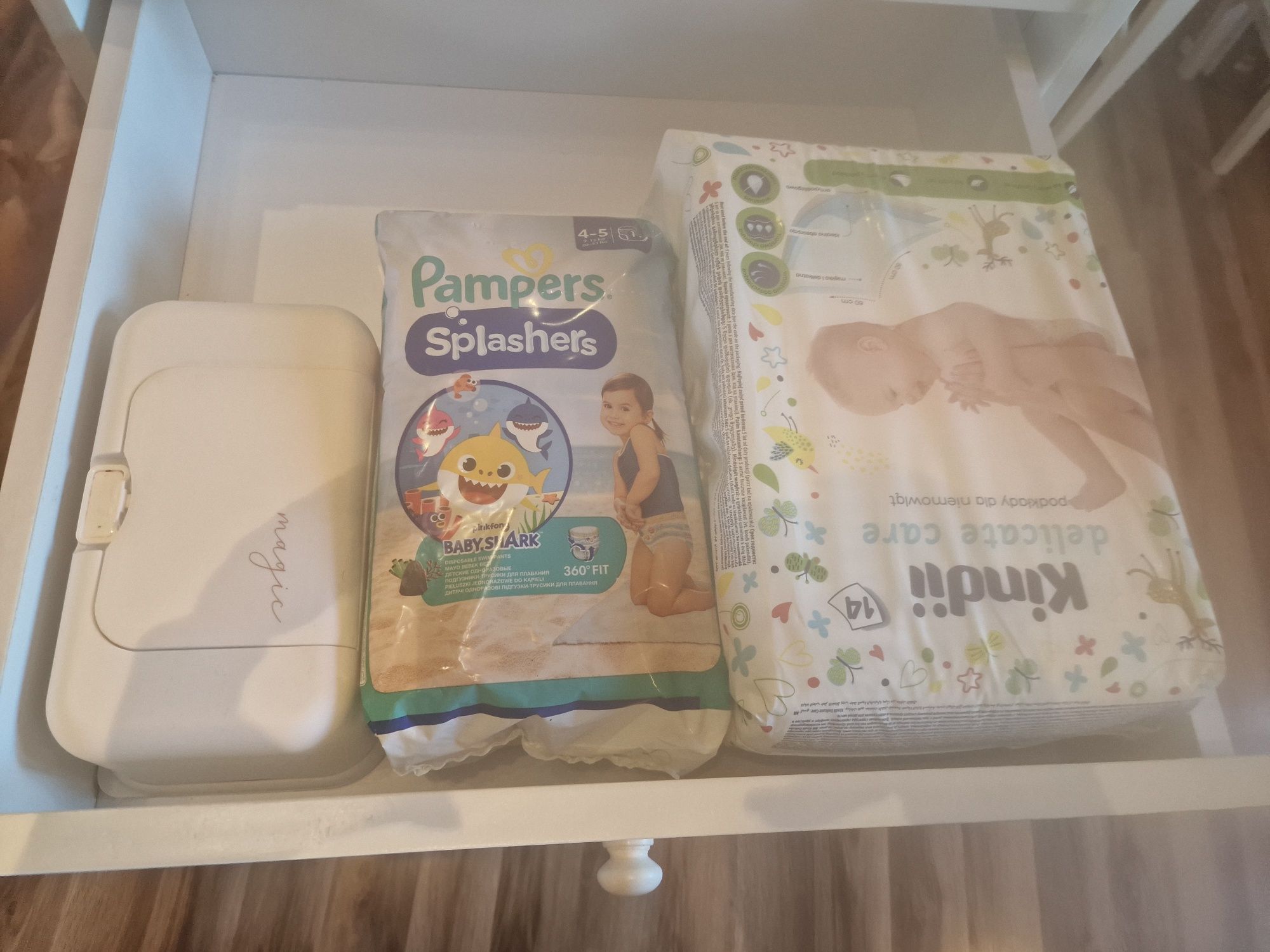 Drewniany przewijak dla niemowląt