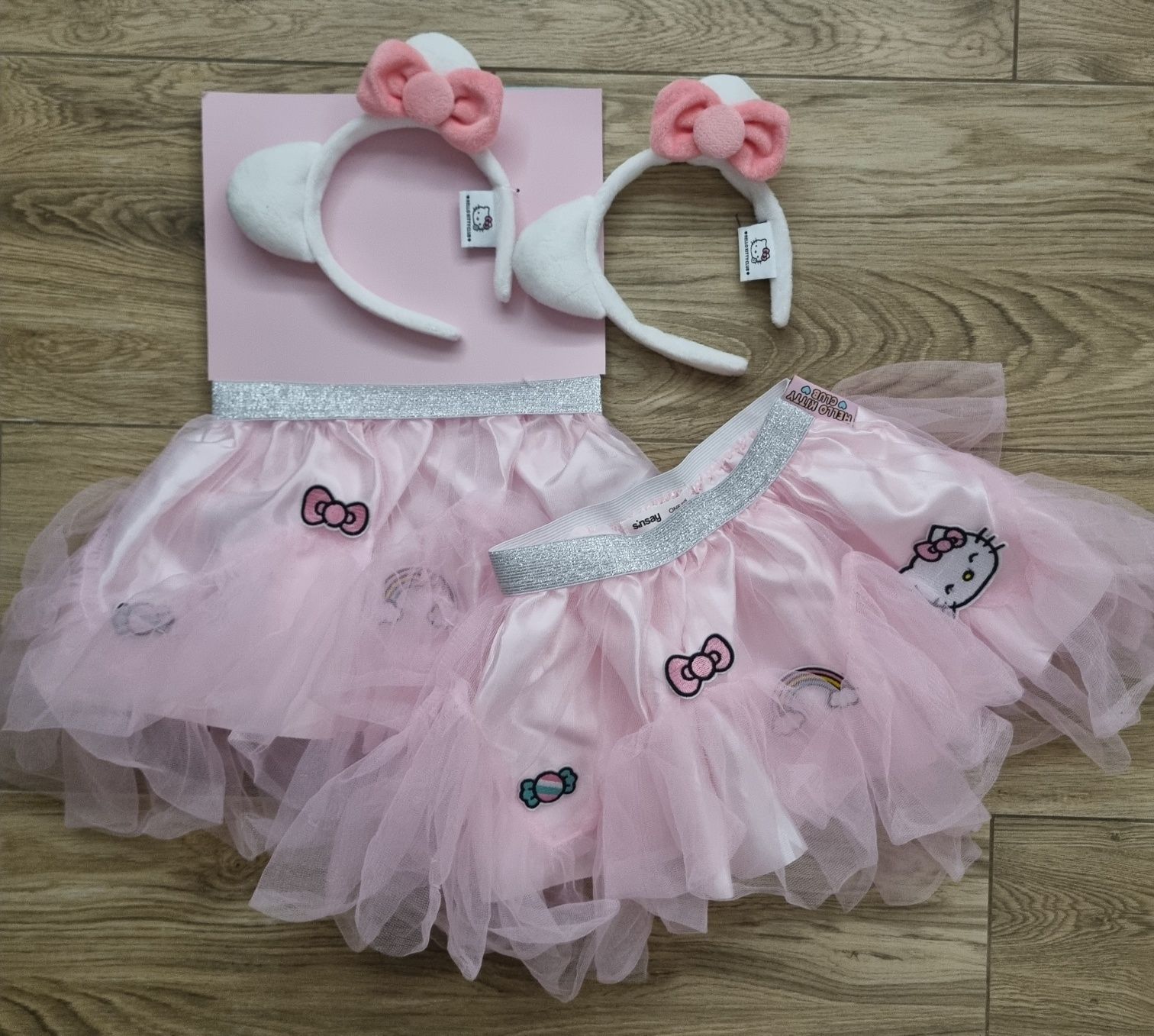 2 x Spódniczka tiul i opaska Hello Kitty / Sinsay / Bliźniaczki
- Płyn