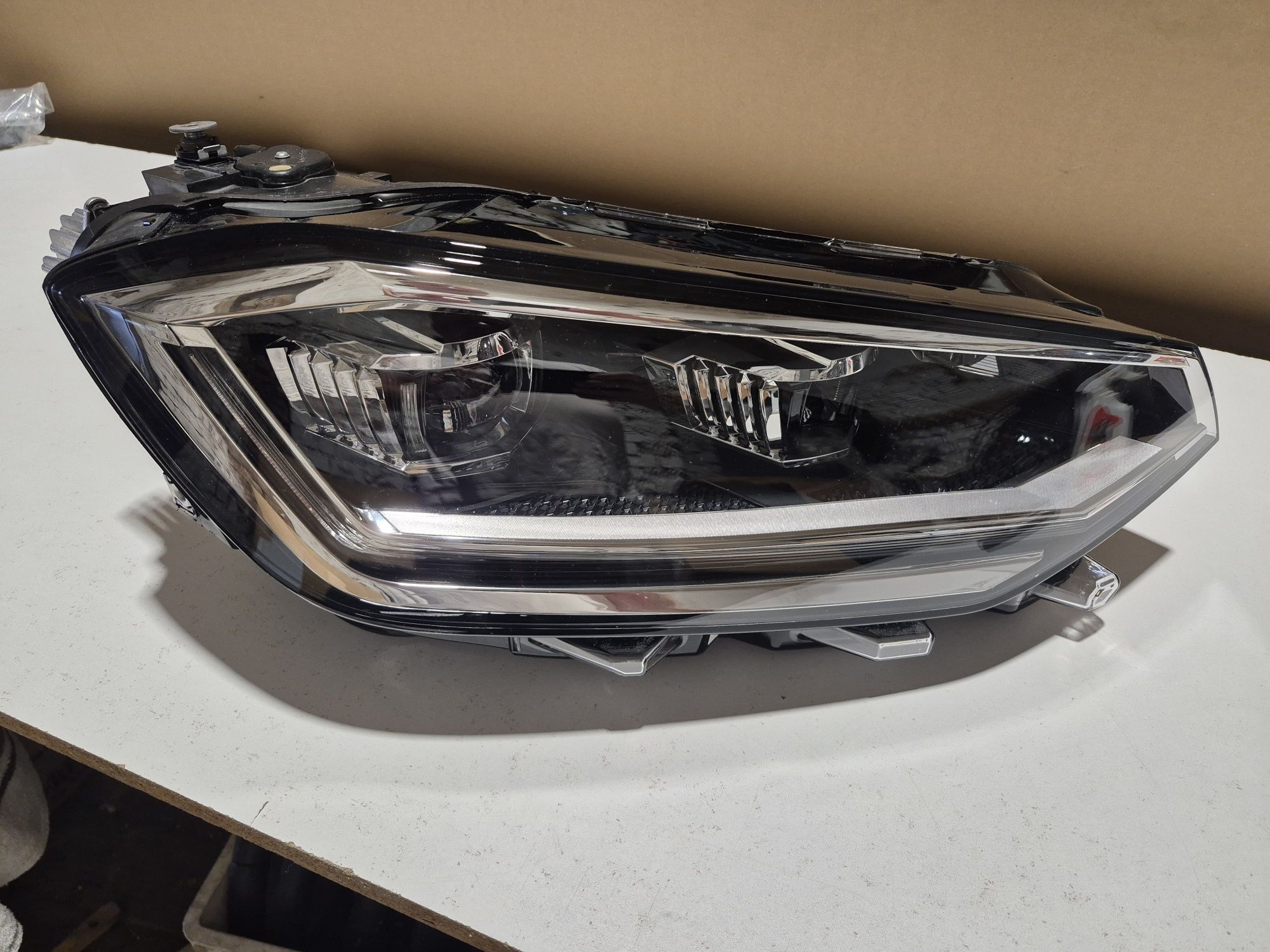 Lampa przód prawa VW Golf SPORTSVAN, full LED. 517.941.036