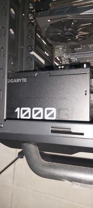 Fonte de alimentação Gigabybe P1000 GM