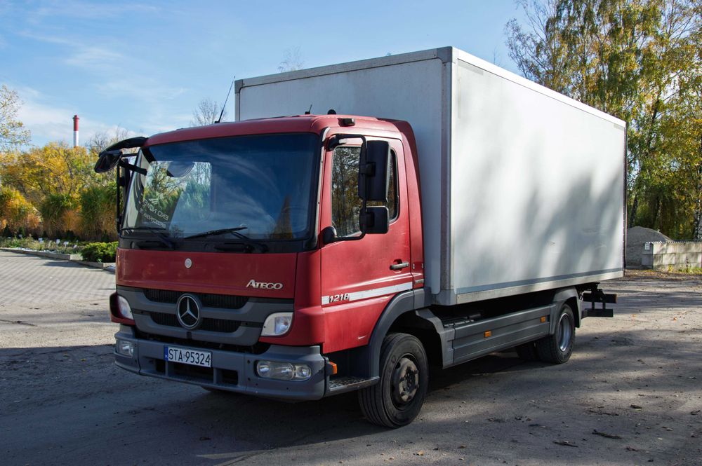 Mercedes Benz Atego 1218 rok 2013 winda izoterma super stan