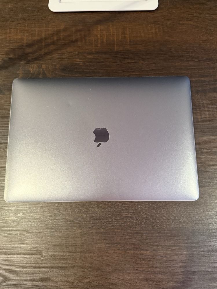 MacBook Pro  2017 I7 16gb 1tb SSD