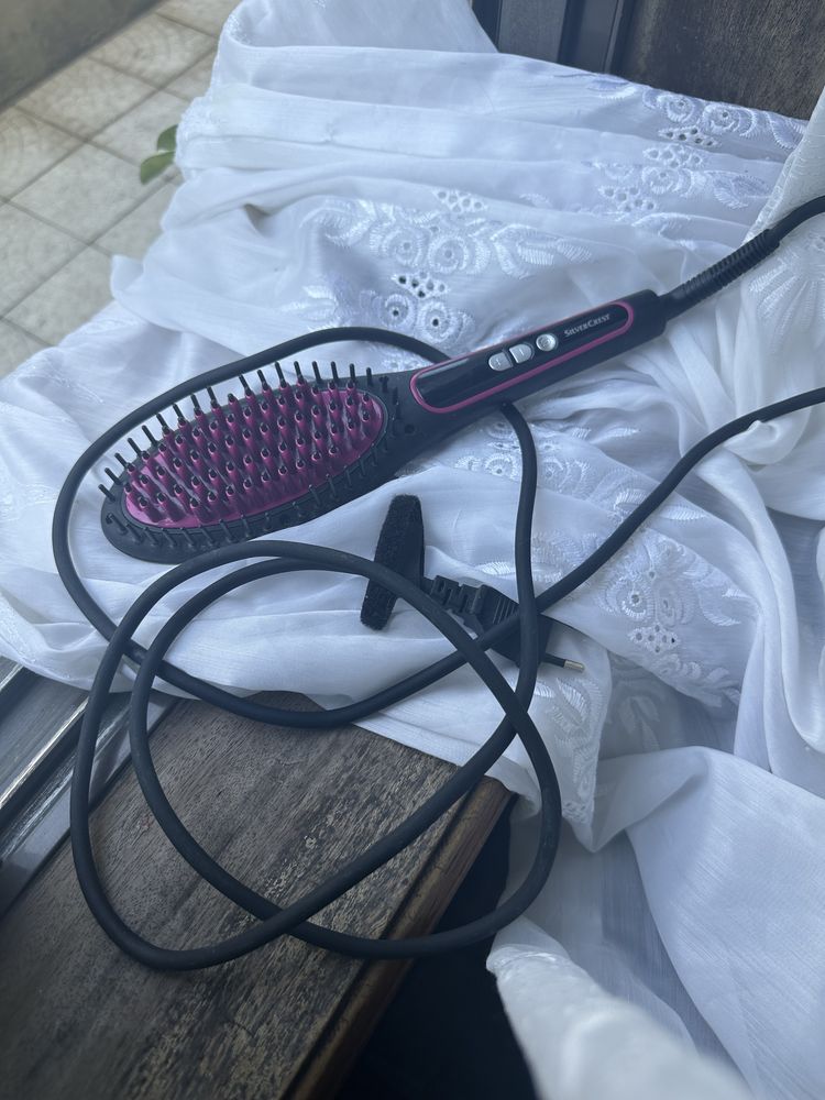 Escova de alisar e pentiar o cabelo