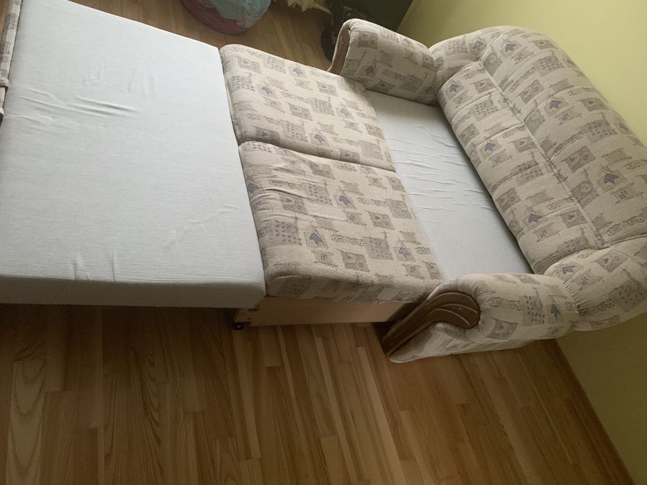 Sprzedam sofę rozkladana z funkcja spania  i  pojemnikiem na posciel