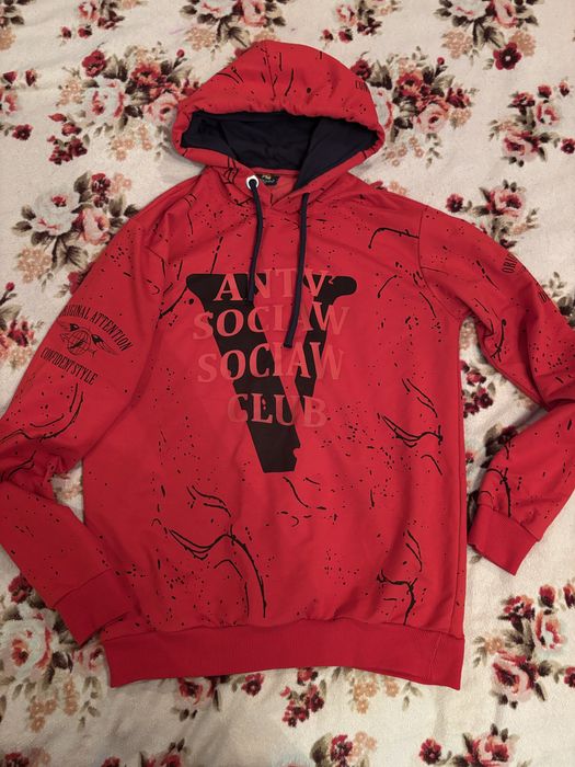 Худі червоного кольору