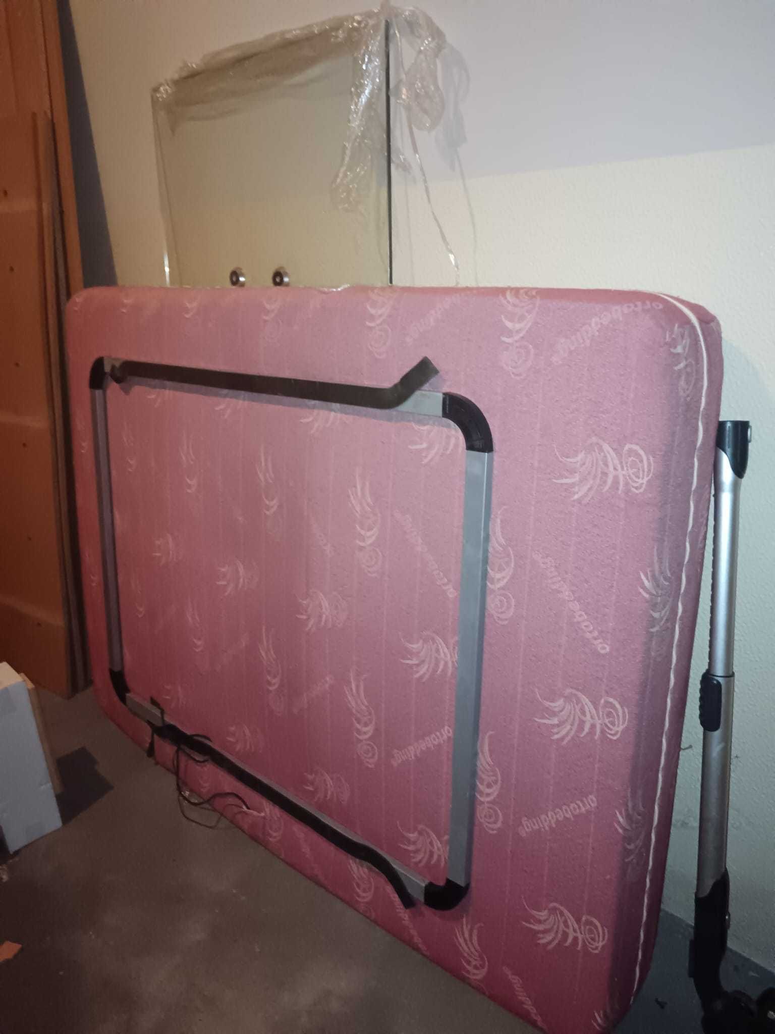 Cama Antiga com Colchão Articulado e 2 Mesinhas de Cabeceira