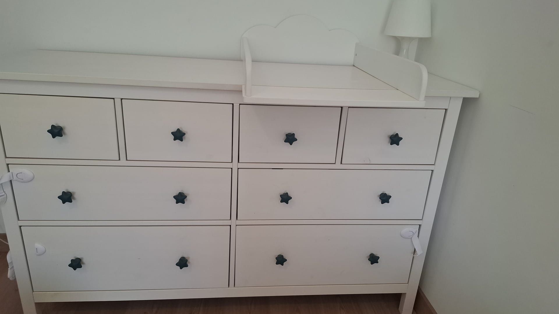 Cómoda HEMNES com trocador de fraldas