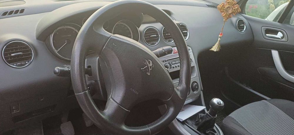 Автомобіль PEUGEOT 308 SW