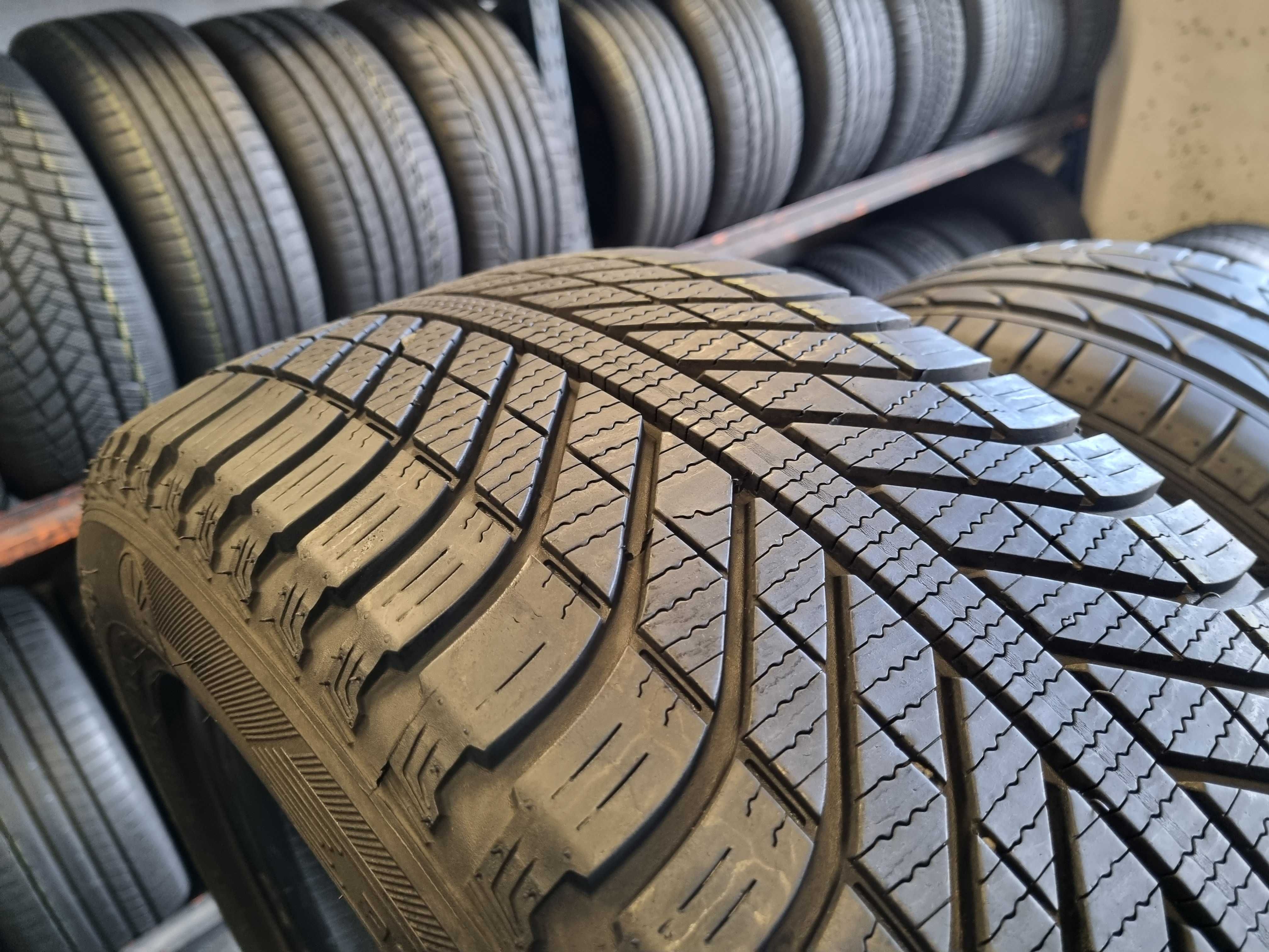 235/55/17 103H Goodyear Vector 4S Suv 4/4 Dot.0619R