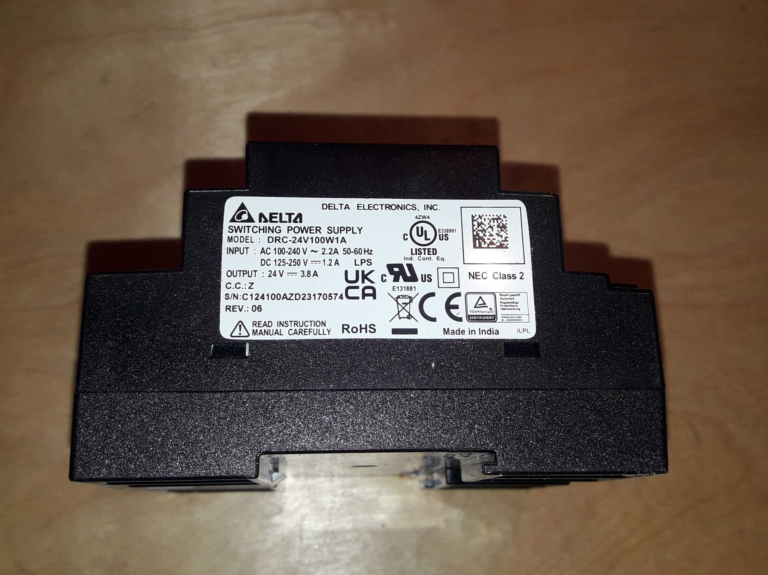 Zasilacz na szynę DIN Delta Electronics DRC-24V100W1A czarny