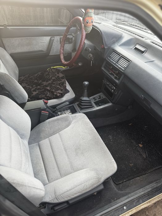 Mazda 626, 1,6 бензин карбюратор, хэтчбек, 1987 год