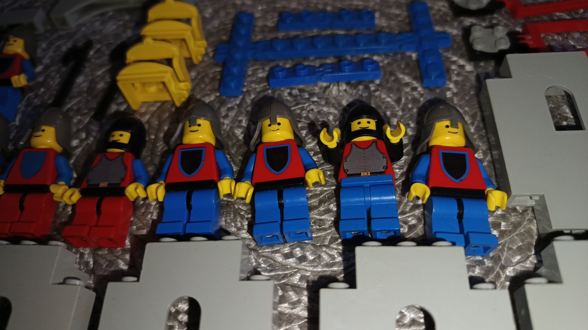 Lego figurki rycerze castle panele zamków old Grey ludziki siodła kg