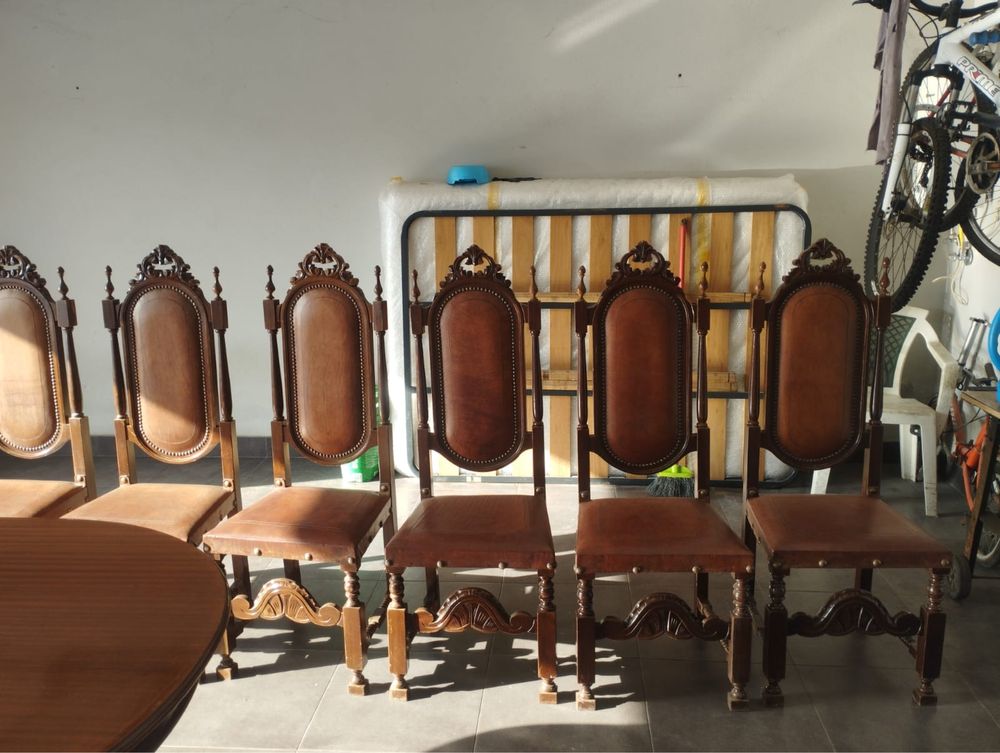 Mesa de jantar com 8 cadeiras