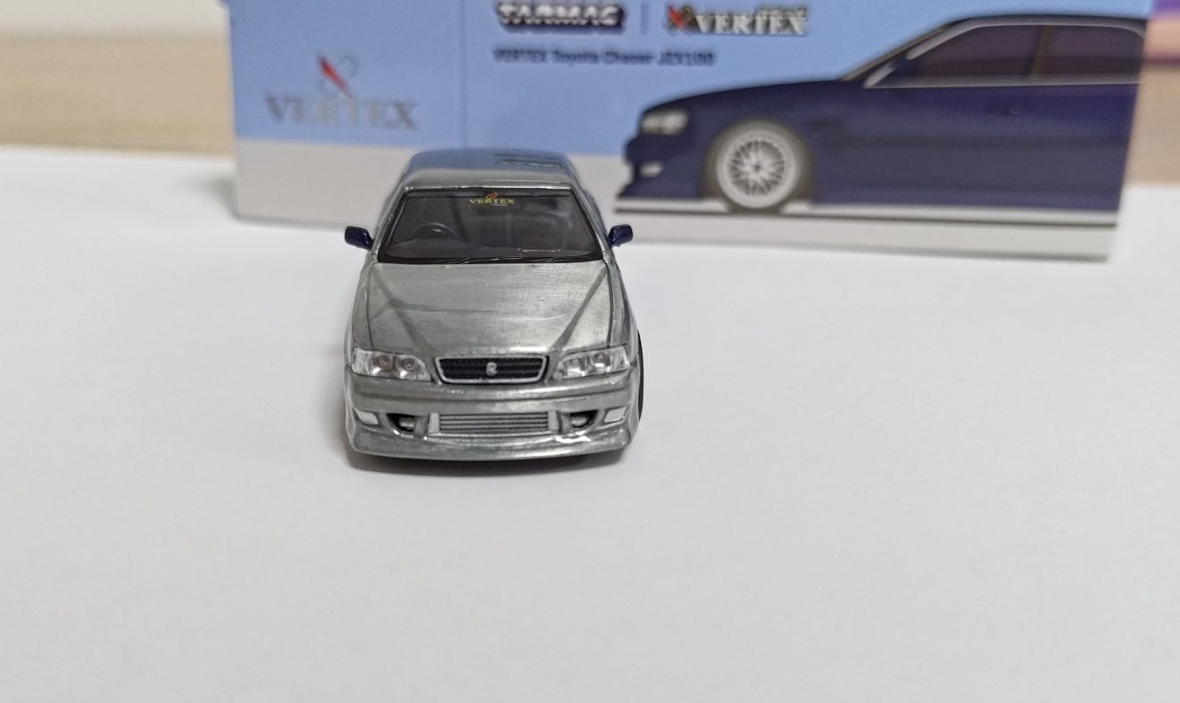 Модель Tarmac 1/64 Toyota Chaser Vertex JZX 100 CHASE