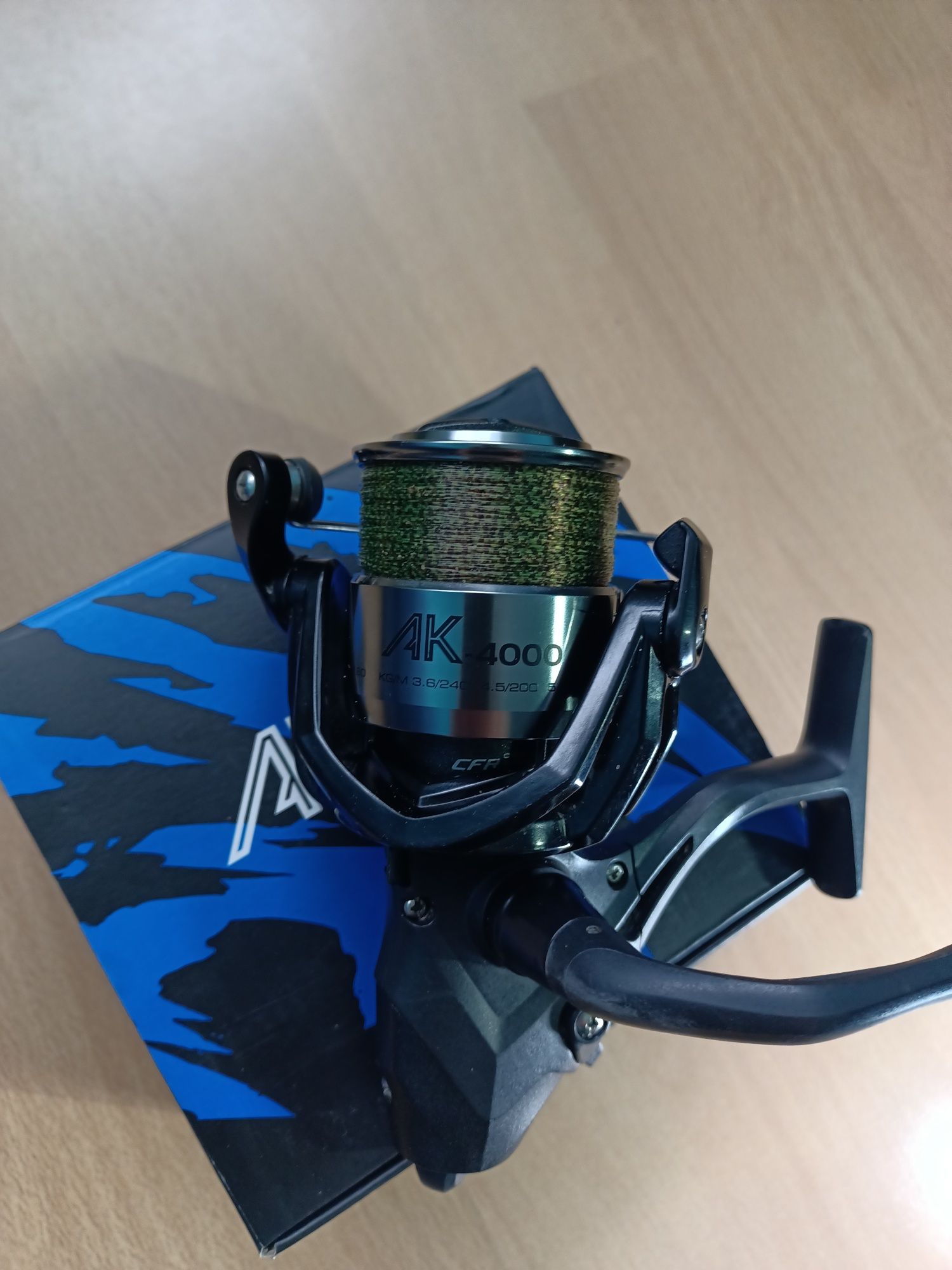 Kołowrotek Okuma Ak4000 z wolnym biegiem (quick drag)