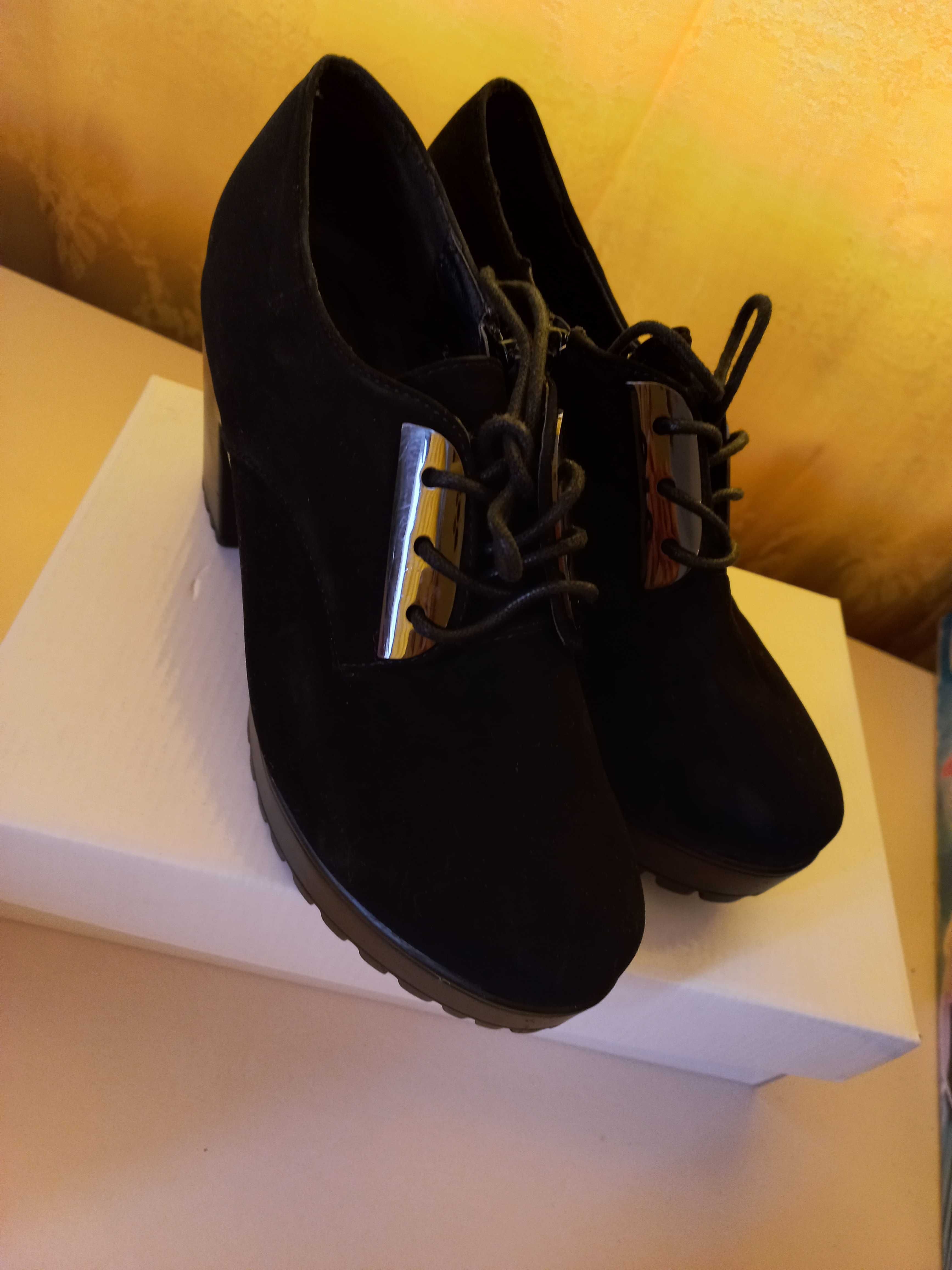 Черные ботинки на шнуровке р 38
