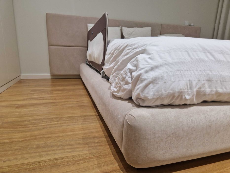 Vendo cama 200 x 180 cm (sem colchão)