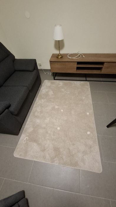 Tapete pelo curto cor bege