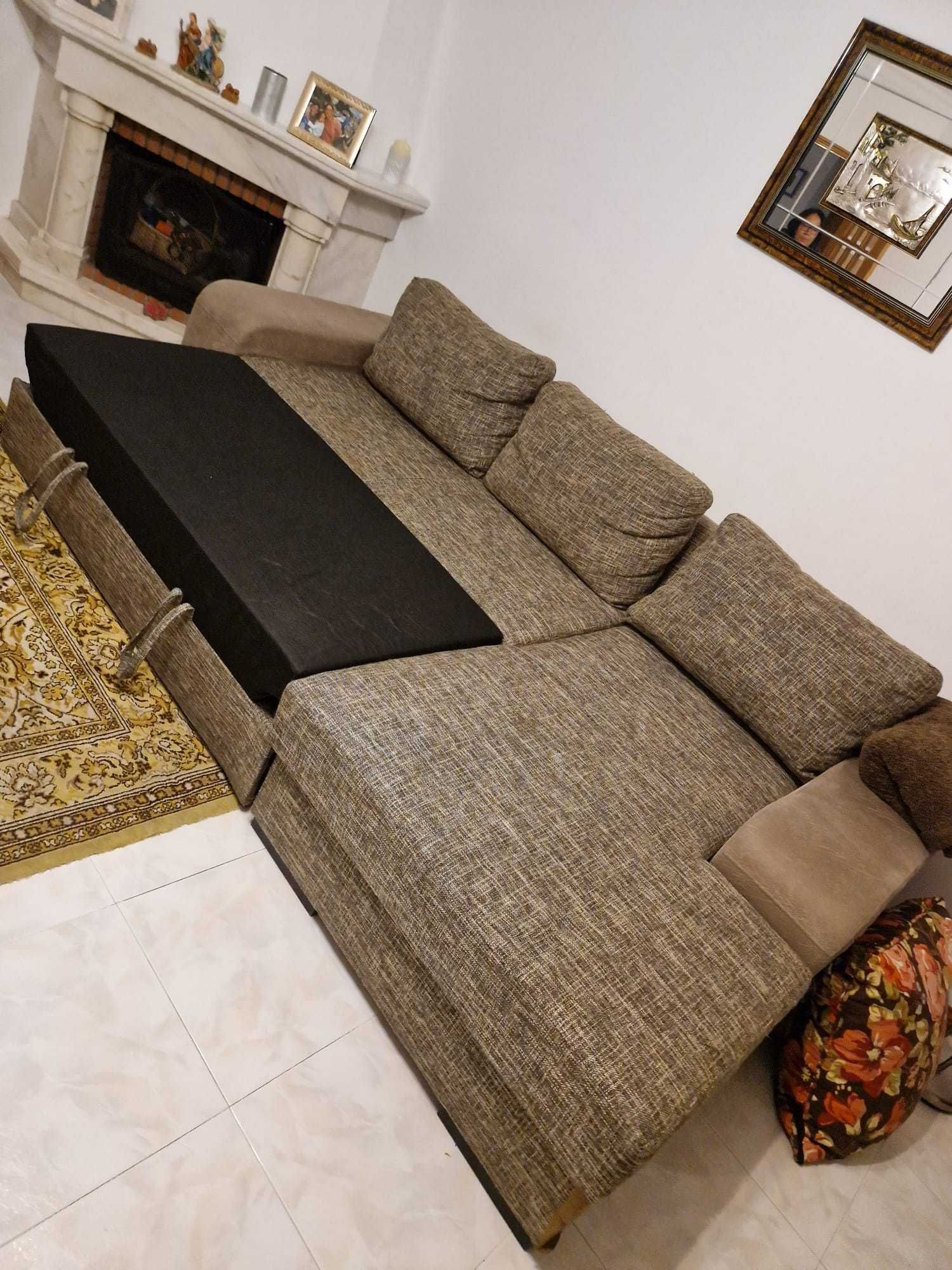 Vendo Sofa Cama com Bau de arrumação- Monte Abrãao