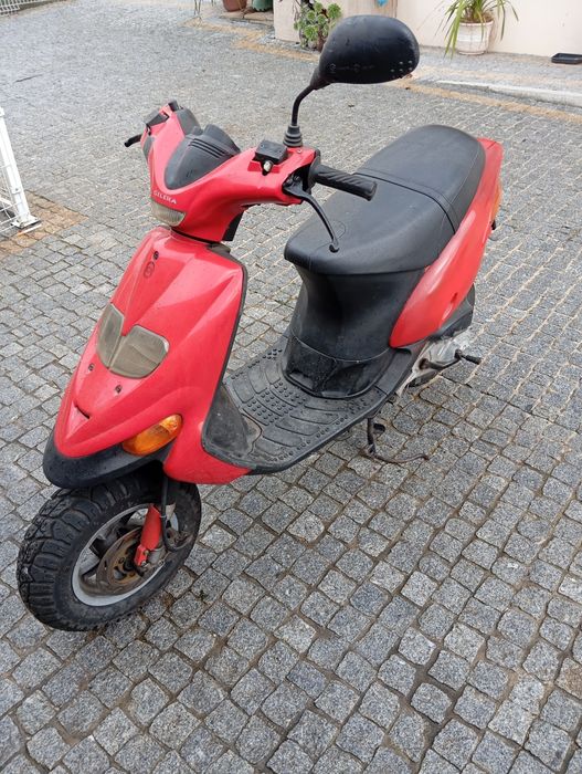 Mota Gilera vermelha