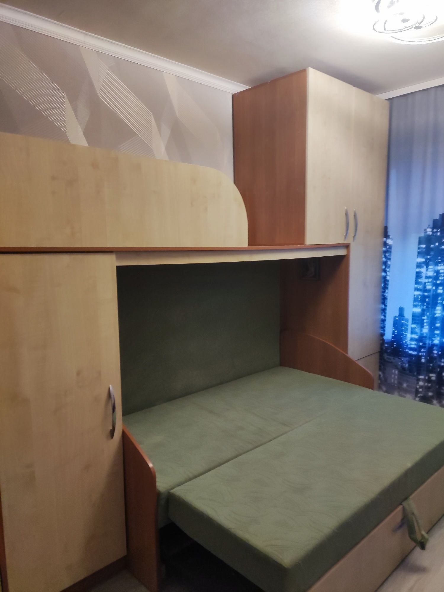 Продам  двухъярусную стенку