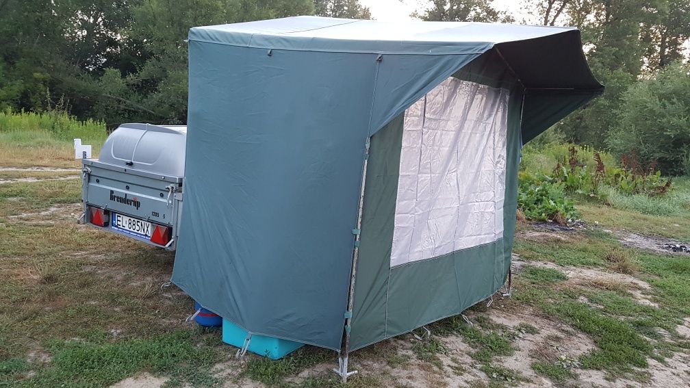 przyczepa z pokrywą ABS, ze straganem (namiotem) - dla wędkarza