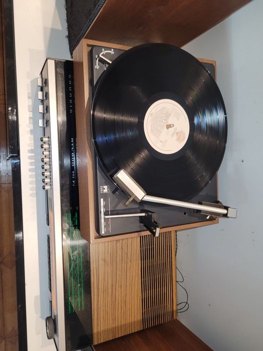 Hi Fi anos 70 - Grundig e Gira Discos PE 2001