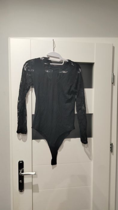 Czarne body z koronka
