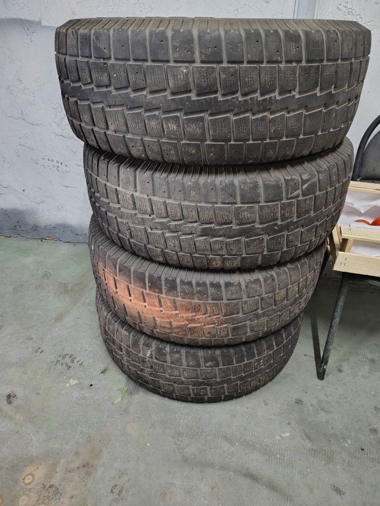 Продам резину 275/70/17