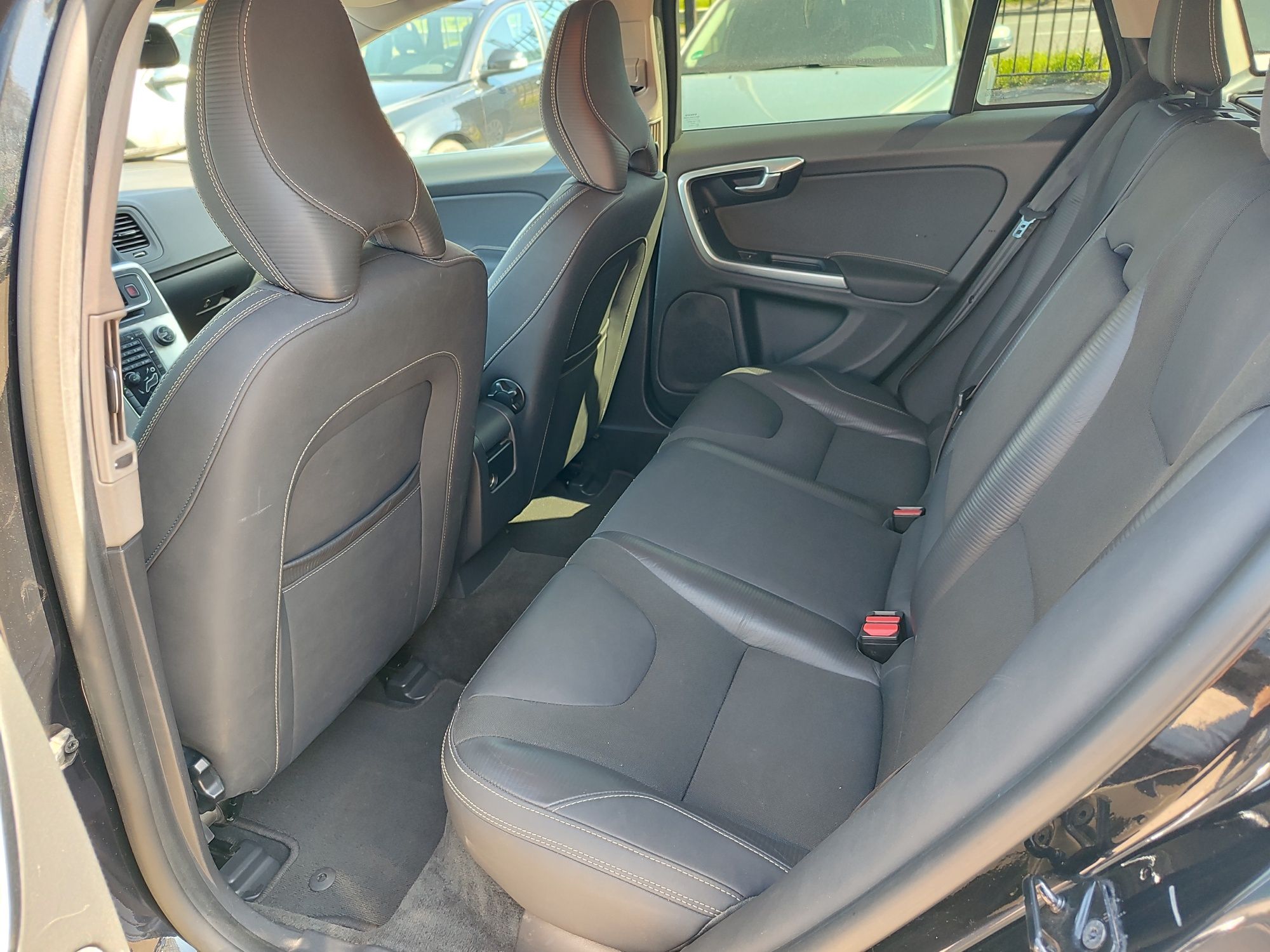 R-DESIGN Volvo V60 2,4 D5 AWD автомат 2013 ІДЕАЛ